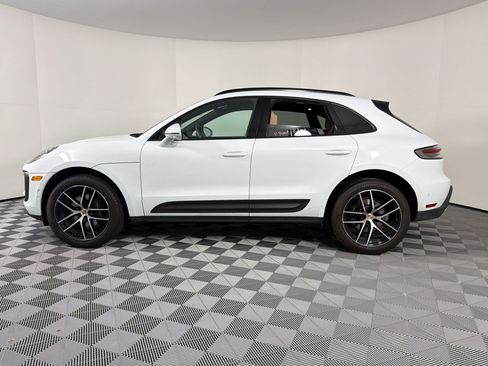 Certified 2023 Porsche Macan AWD/4WD image 2