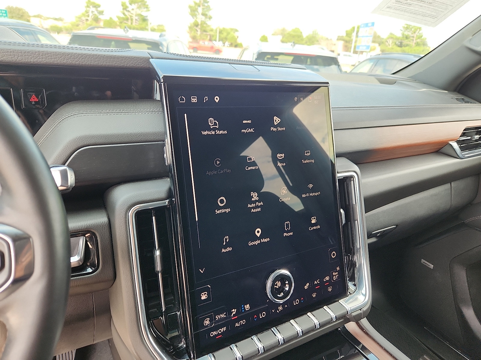 Used 2025 GMC Yukon Denali AWD/4WD image 19