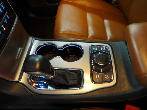 Used 2021 Jeep Grand Cherokee Overland AWD/4WD image 37