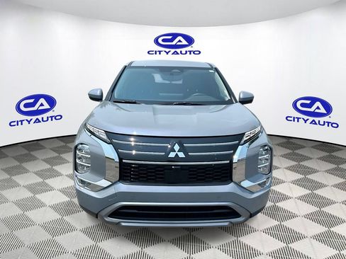Used 2025 Mitsubishi Outlander SE FWD image 11
