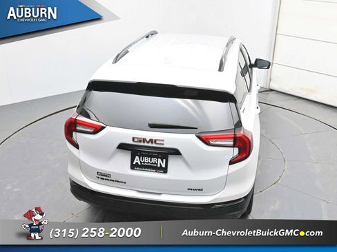Used 2024 GMC Terrain SLE w/ Driver Convenience Package image 29