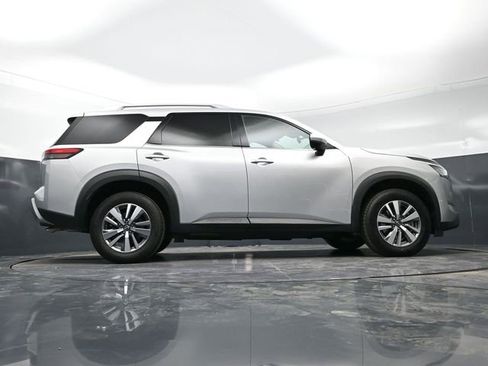 Used 2025 Nissan Pathfinder SL image 42