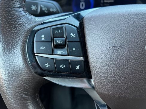 Used 2022 Ford Explorer King Ranch w/ Premium Technology Package RWD image 25
