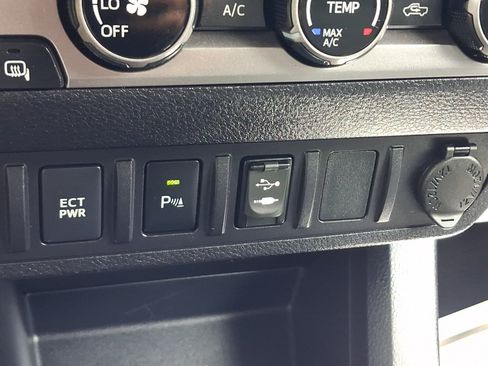 Used 2017 Toyota Tacoma SR5 w/ Tow Package AWD/4WD image 26