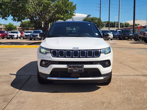 Used 2024 Jeep Compass Limited AWD/4WD image 3