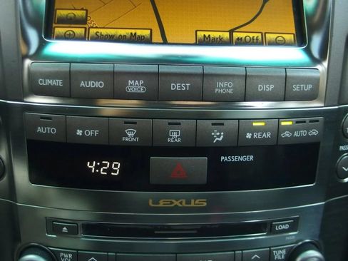 Used 2011 Lexus LX 570 4WD w/ Luxury Pkg image 76