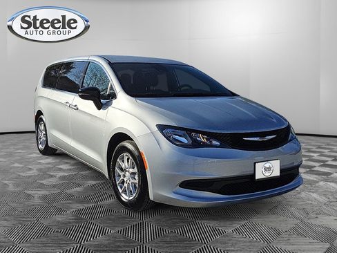 New 2026 Chrysler Voyager LX image 7