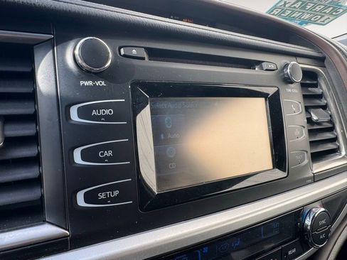Certified 2019 Toyota Highlander LE AWD/4WD image 2