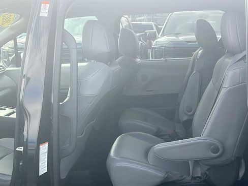 Used 2023 Toyota Sienna XLE image 32