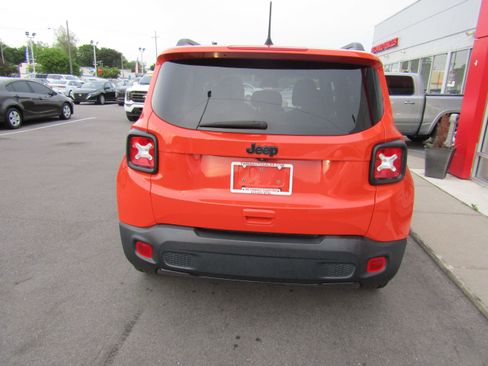Used 2020 Jeep Renegade Altitude FWD image 6