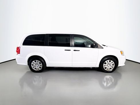 Used 2019 Dodge Grand Caravan SE image 11