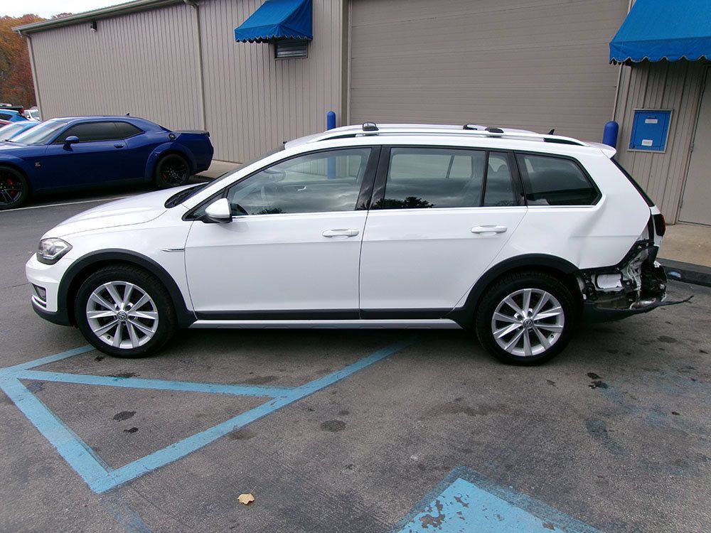 Used 2019 Volkswagen Golf Alltrack S AWD/4WD image 1