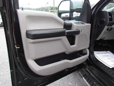 Used 2020 Ford F250 XL w/ STX Appearance Package image 9