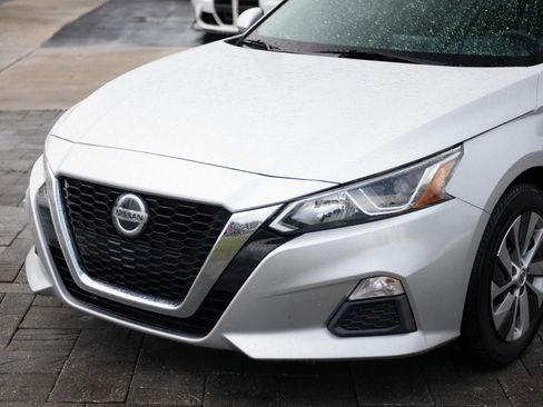 Used 2020 Nissan Maxima 3.5 S w/ Floor Mat Group FWD image 4