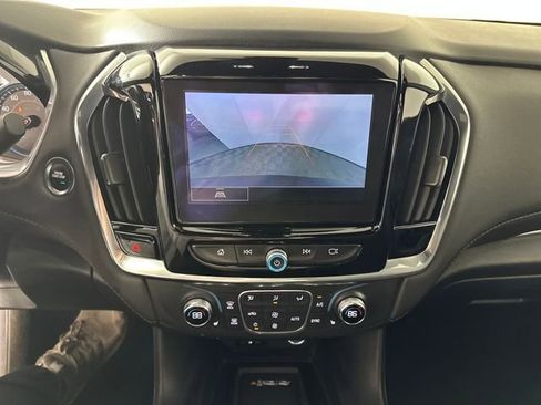 Used 2022 Chevrolet Traverse LT FWD image 22