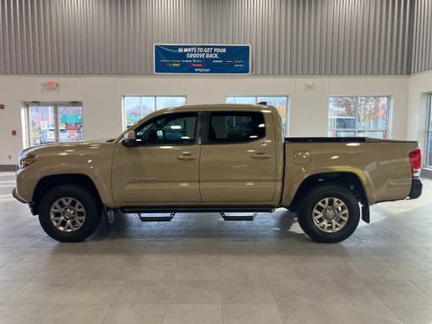 Used 2017 Toyota Tacoma SR5 image 8