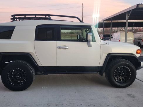 Used 2013 Toyota FJ Cruiser 4WD image 11