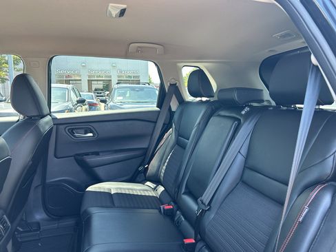 Certified 2025 Nissan Rogue SV AWD/4WD image 11