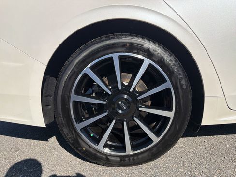 Used 2017 Lincoln Continental Reserve w/ Technology Package image 16