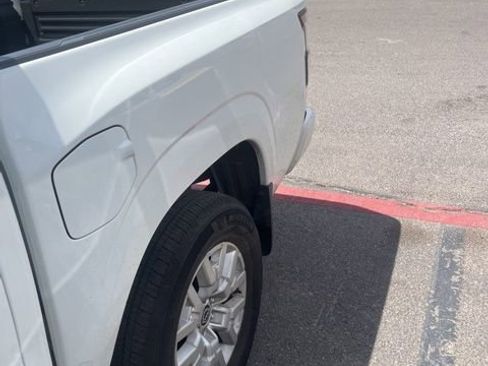 Used 2022 Nissan Frontier SV RWD image 7