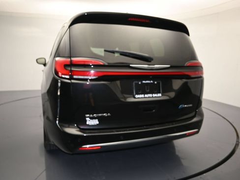 Used 2023 Chrysler Pacifica Touring-L FWD image 23