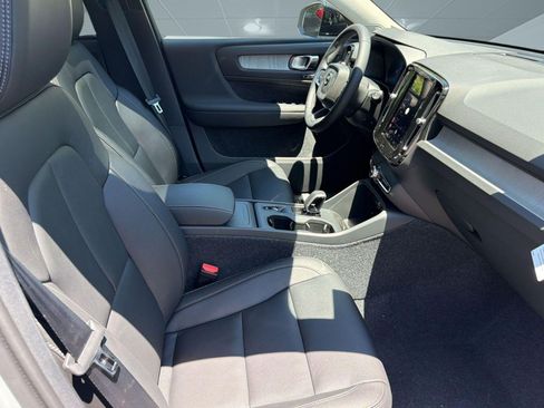 New 2026 Volvo XC40 B5 Core w/ Climate Package AWD/4WD image 30