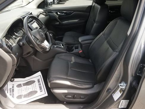 Used 2018 Nissan Rogue Sport SL w/ SL Premium Package FWD image 9