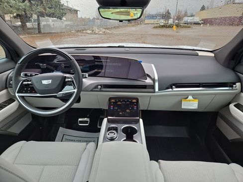 New 2026 Cadillac Vistiq Luxury image 3