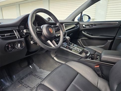Certified 2025 Porsche Macan image 4