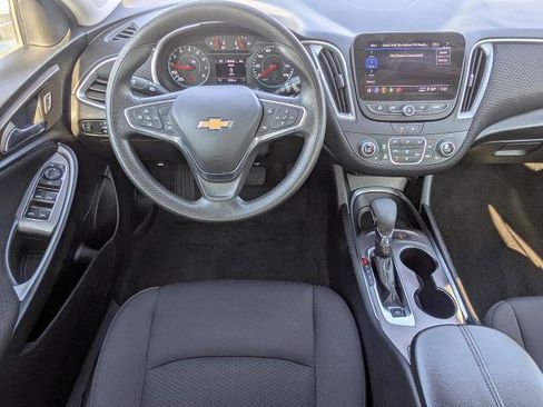 Used 2025 Chevrolet Malibu LT FWD image 14