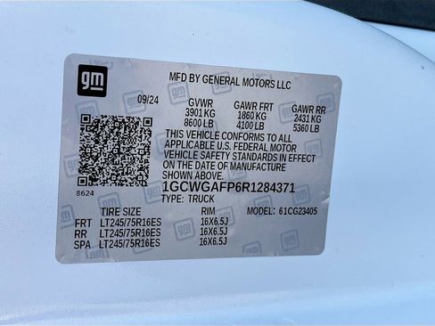Used 2024 Chevrolet Express 2500 w/ Driver Convenience Package RWD image 29