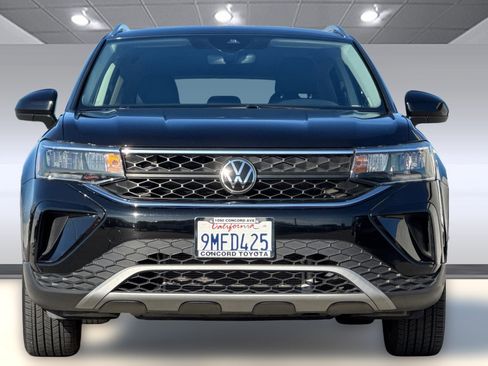 Used 2024 Volkswagen Taos SE image 6