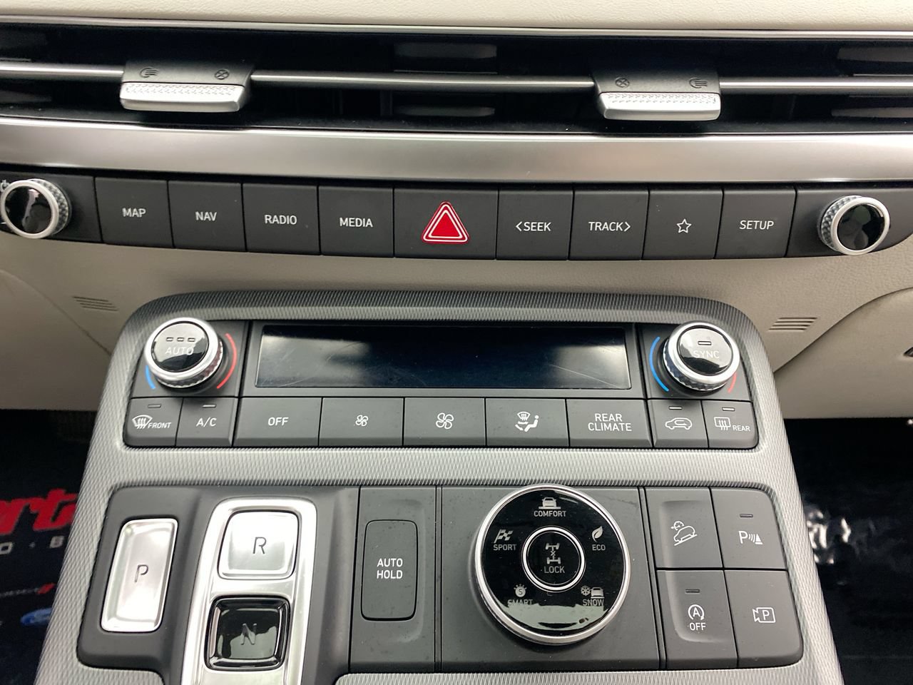 Used 2024 Hyundai Palisade Limited AWD/4WD image 23