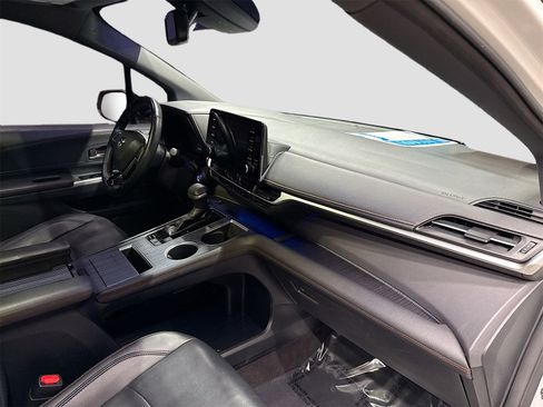 Used 2021 Toyota Sienna XSE image 31