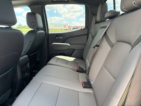 Used 2025 Chevrolet Colorado ZR2 w/ Technology Package AWD/4WD image 12