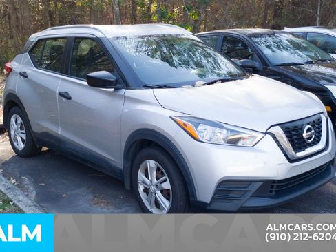 Used 2019 Nissan Kicks S image 17