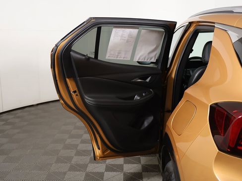 Used 2024 Buick Encore GX Sport Touring image 17