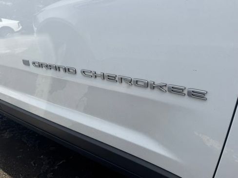 Used 2024 Jeep Grand Cherokee L Limited AWD/4WD image 9