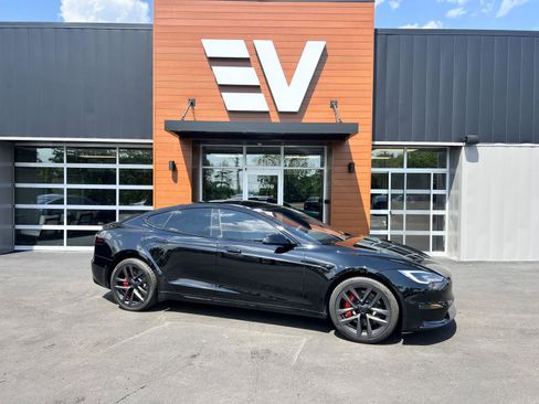 Used 2023 Tesla Model S Plaid image 1