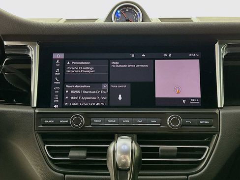 Certified 2020 Porsche Macan image 17