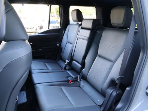 Used 2024 Lexus GX 550 w/ Accessory Package (2T) AWD/4WD image 38