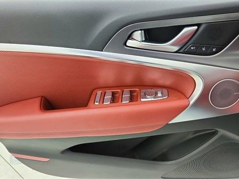 Used 2025 Genesis G70 2.5T w/ Sport Prestige Package image 35