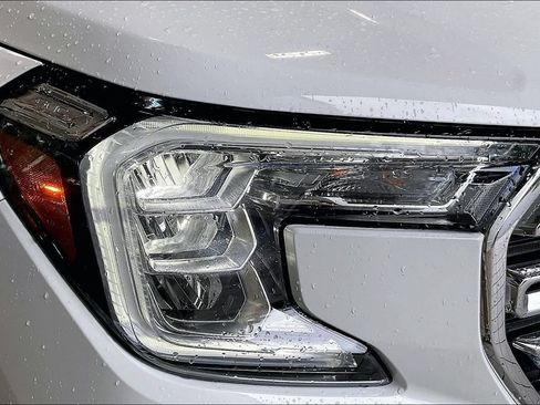 Used 2024 GMC Terrain SLT AWD/4WD image 25