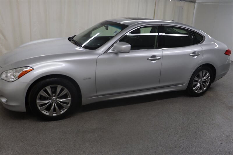 Used 2013 INFINITI M35 w/ Premium Pkg RWD image 4