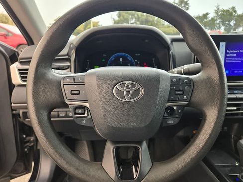Used 2025 Toyota Camry LE FWD image 22