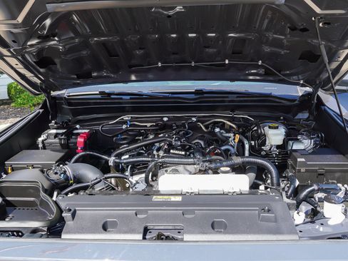 Used 2025 Toyota Tacoma SR5 AWD/4WD image 16