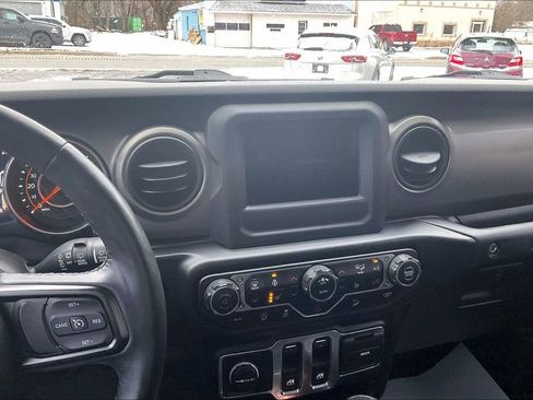 Used 2019 Jeep Wrangler Sport S image 6