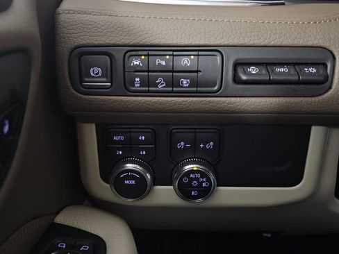 Used 2023 GMC Yukon XL Denali image 40