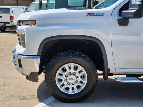 Used 2024 Chevrolet Silverado 2500 LT w/ Texas Edition AWD/4WD image 15