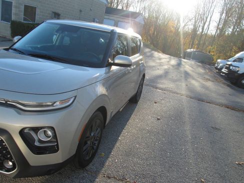 Used 2020 Kia Soul EX image 5